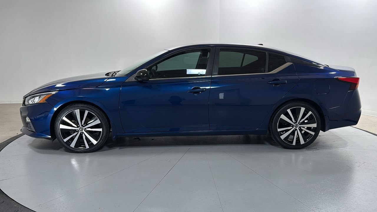 Used 2020 Blue Nissan 2.5 SR image 8