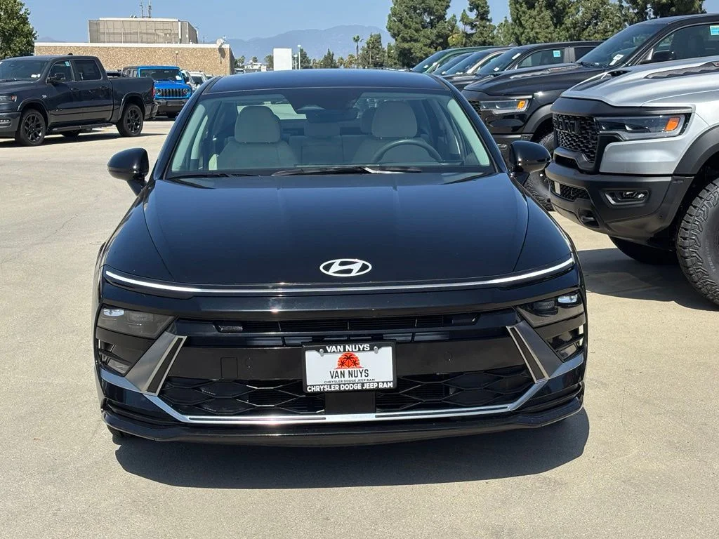 Used 2025 Abyss Black Hyundai SEL image 6
