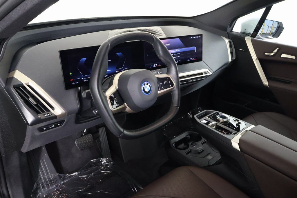 Certified Used 2024 White Metallic BMW xDrive50 image 7