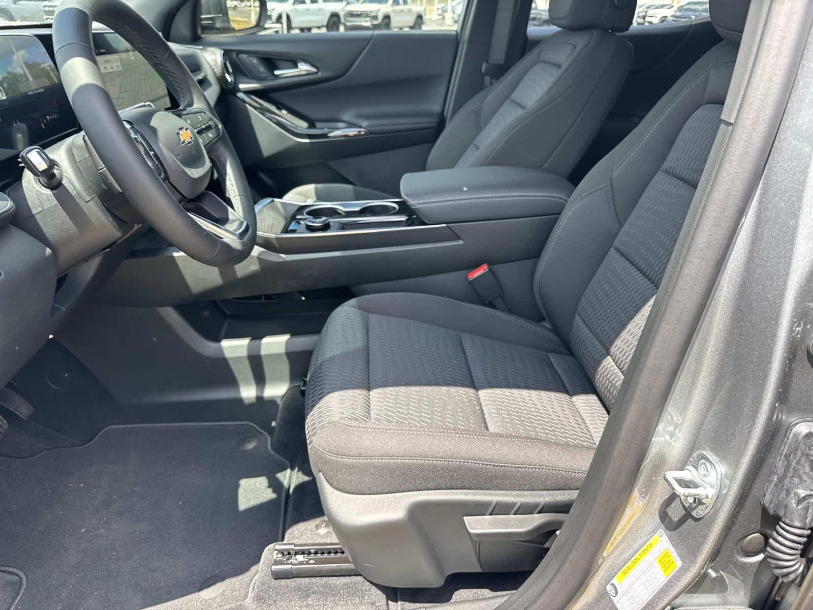 2027 Chevrolet Equinox LT - Photo 11