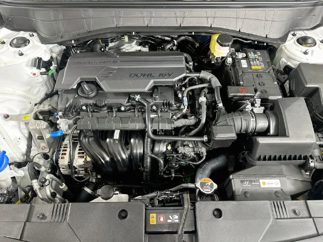 New 2027 White Hyundai SE image 21
