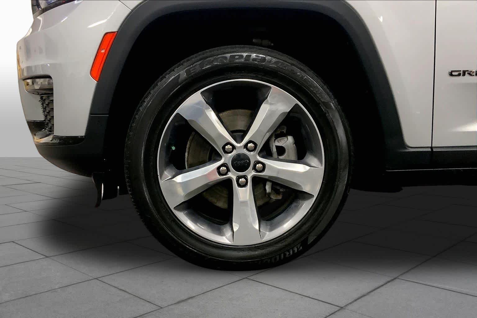 Used 2021 Silver Zynith Jeep Limited image 11