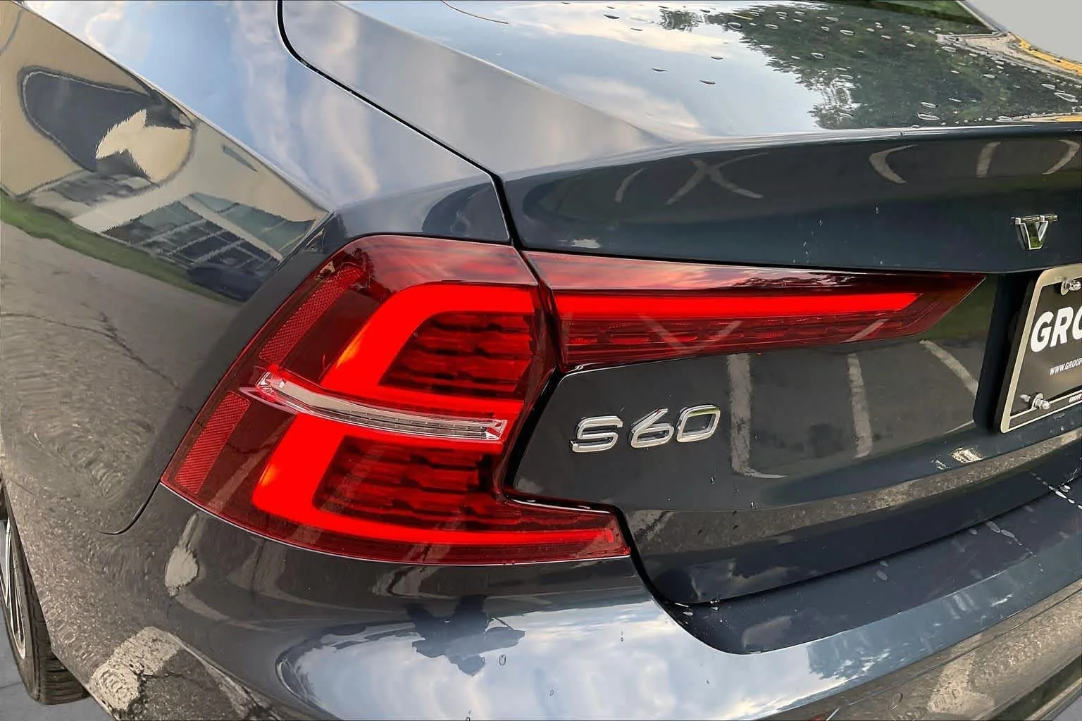 Used 2024  Volvo Core Dark Theme image 27