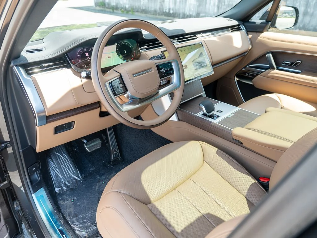 New 2026 Carpathian Grey Land Rover SE image 11