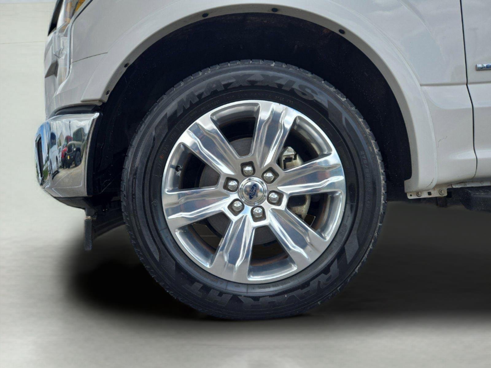 Used 2017 White Platinum Metallic Tri-Coat Ford Lariat image 10