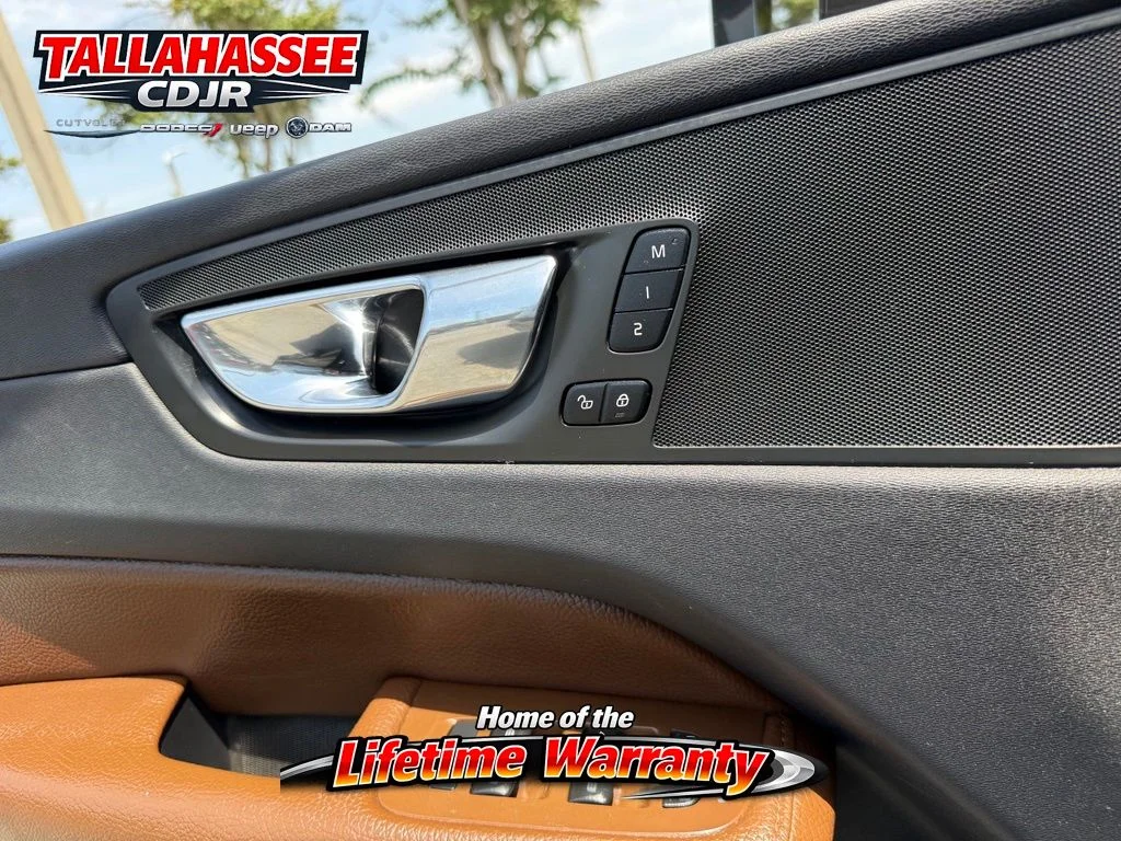 Used 2018 Gray Metallic Volvo T5 Momentum image 18