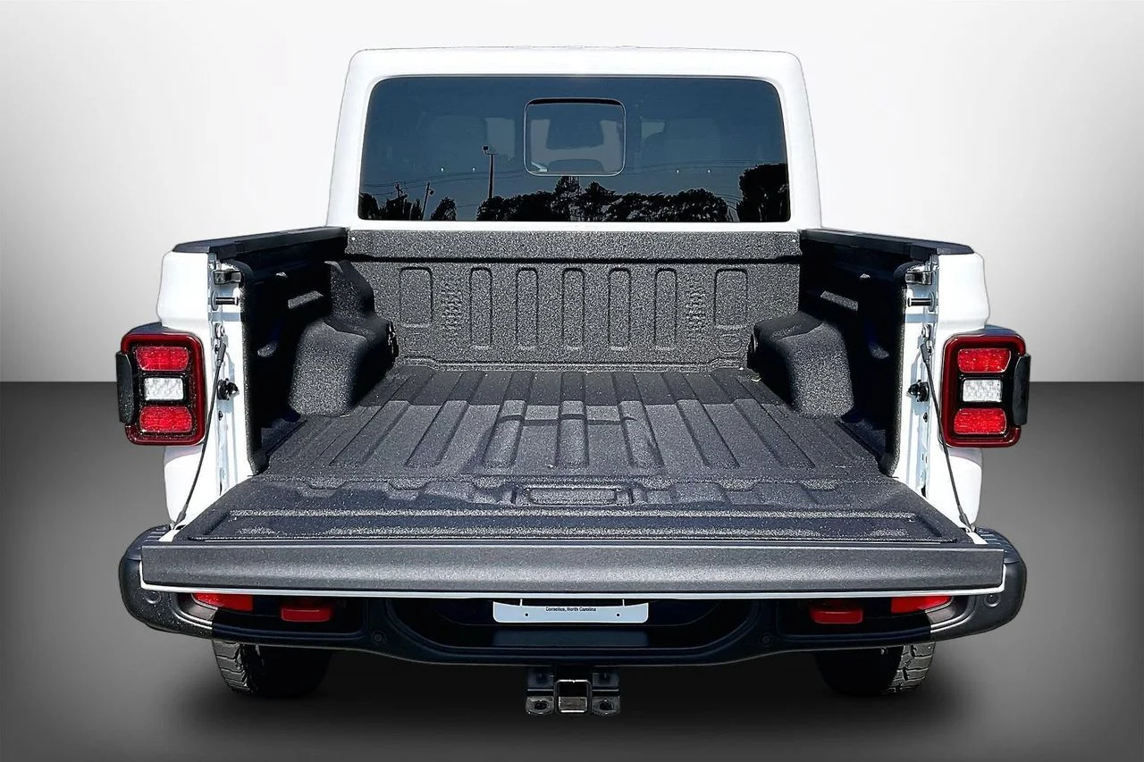 New 2026 Bright White Clearcoat Jeep Rubicon X image 21