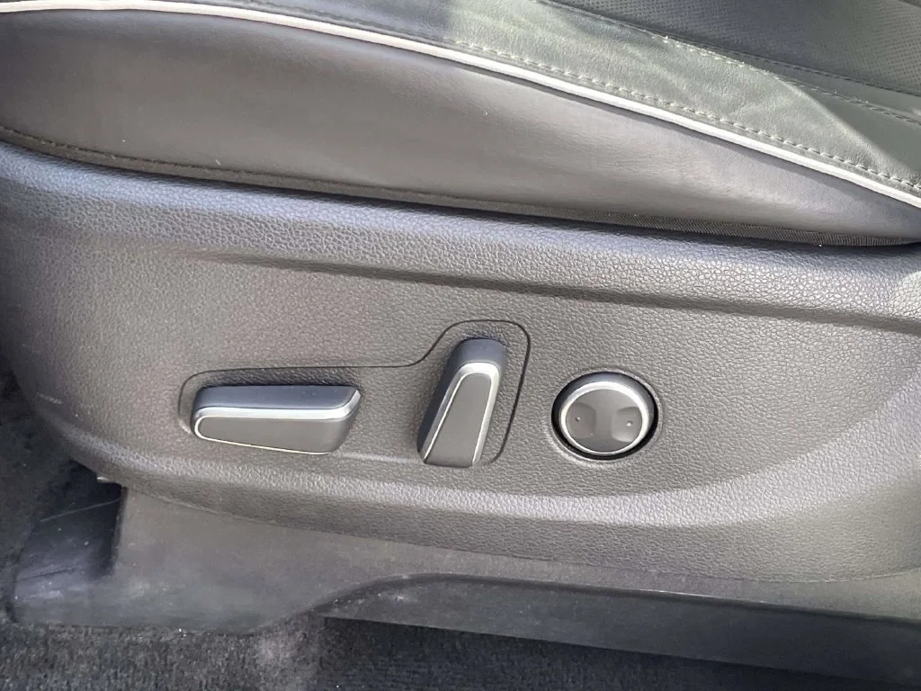 Certified Used 2025 Black Hyundai SEL image 28