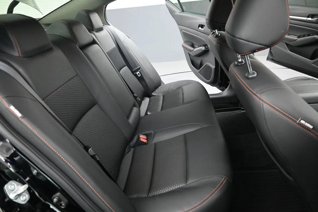 Used 2025 Black Nissan 2.5 SR image 33