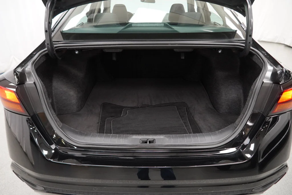 Used 2025 Black Nissan 2.5 SV image 37