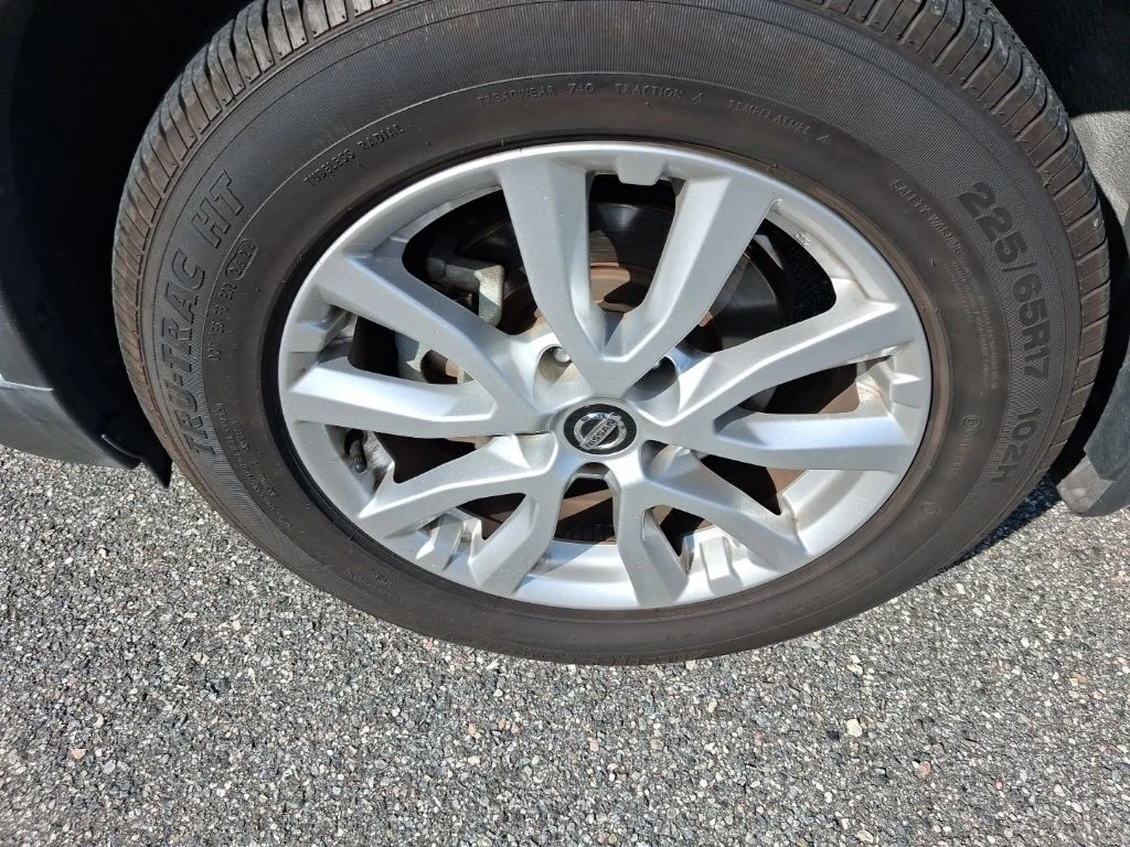 Used 2018 White Nissan SV image 16