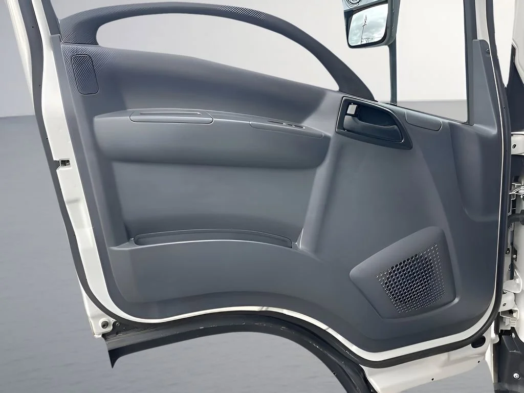 Used 2024 Arc White Chevrolet 1WT image 12