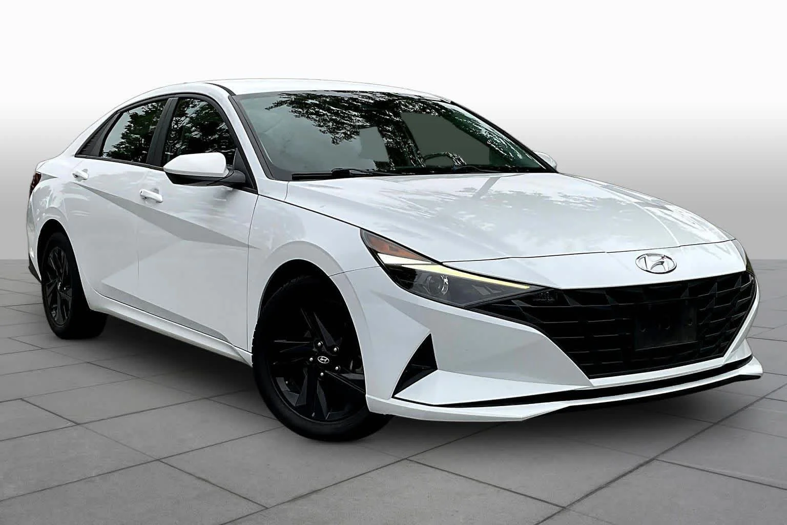 Used 2021 Quartz White Hyundai SEL image 3