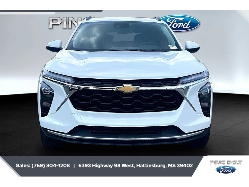 Used 2025 Summit White Chevrolet LT image 3