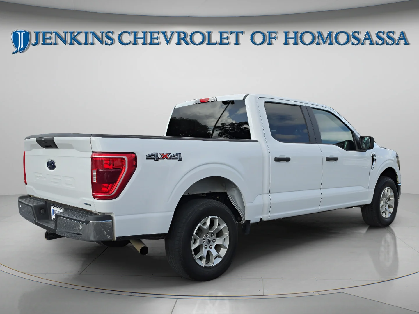Used 2023 Oxford White Ford XLT image 4