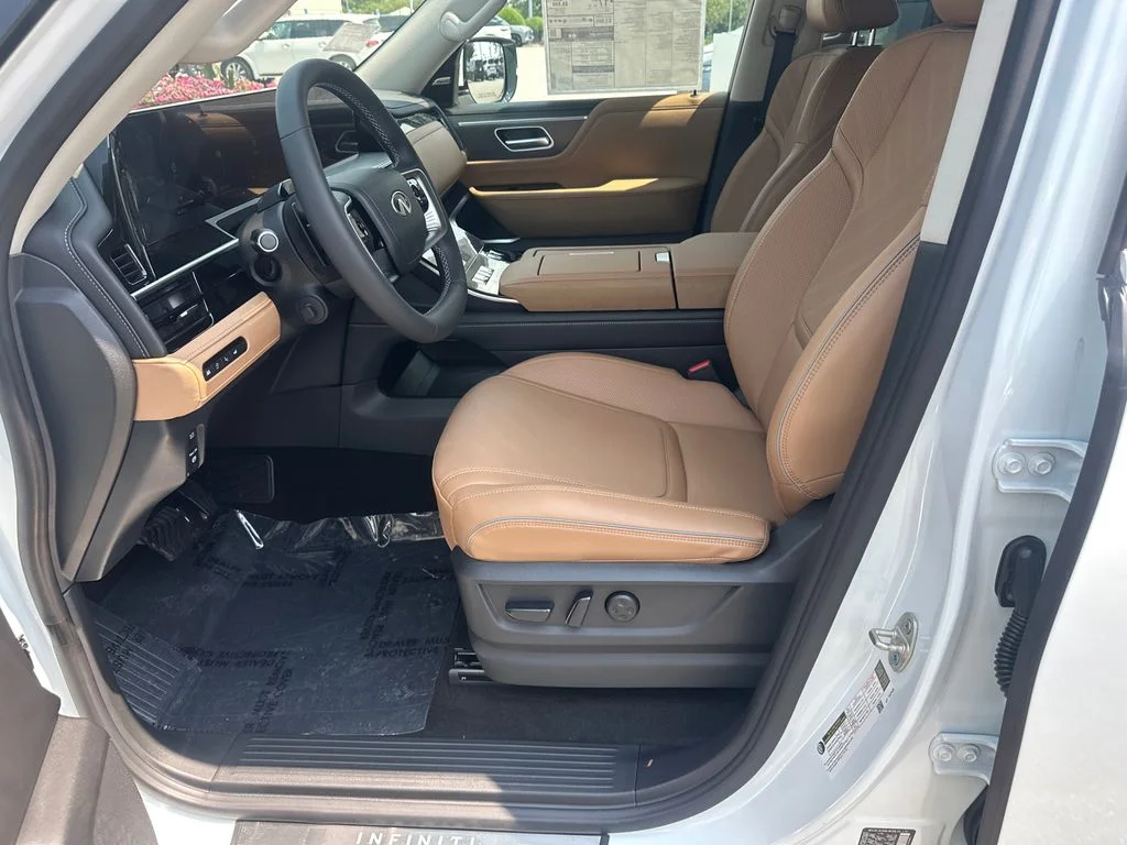 New 2027 RADIANT WHITE INFINITI Luxe 4WD image 9