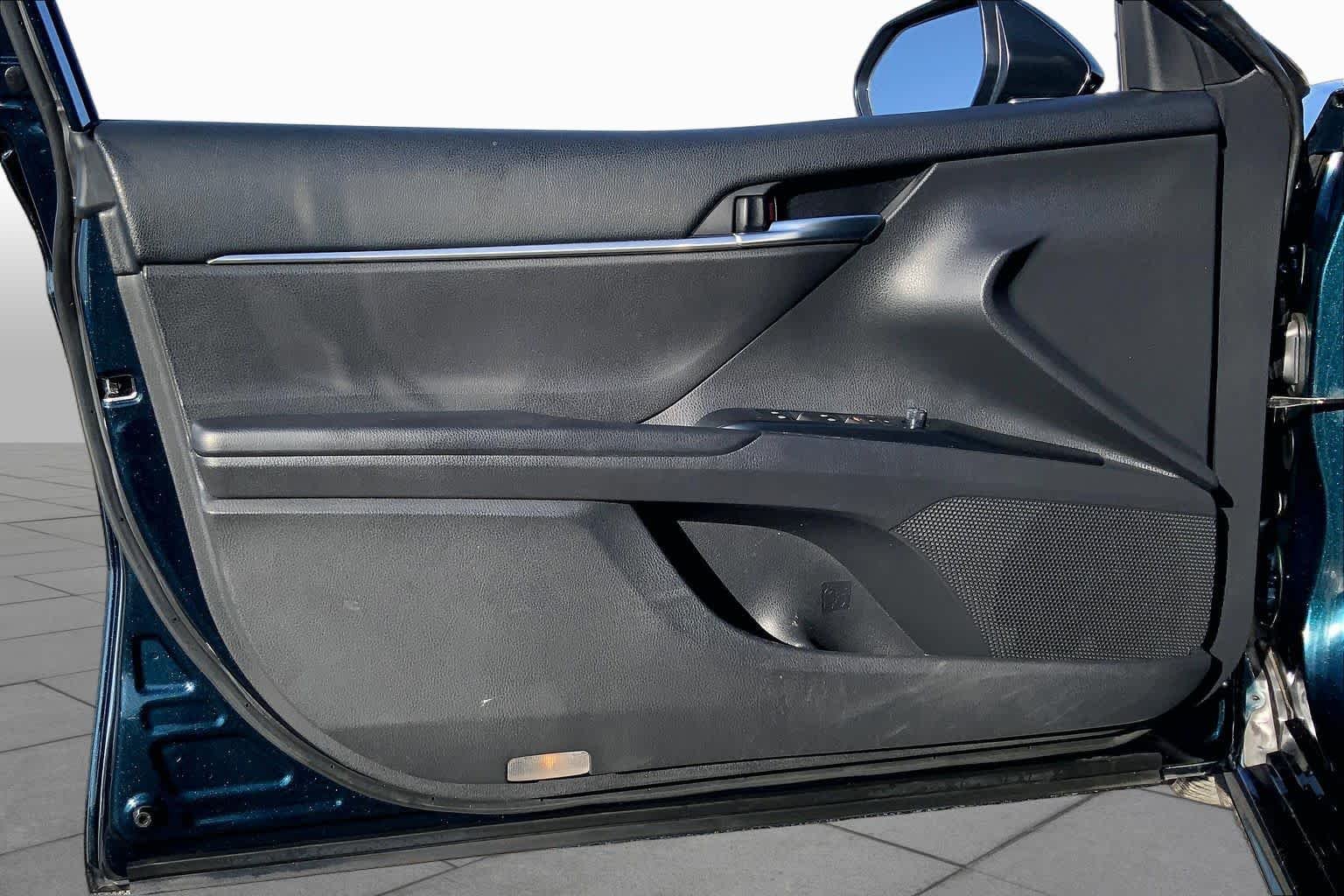 Used 2018 Galactic Aqua Mica Toyota SE image 21