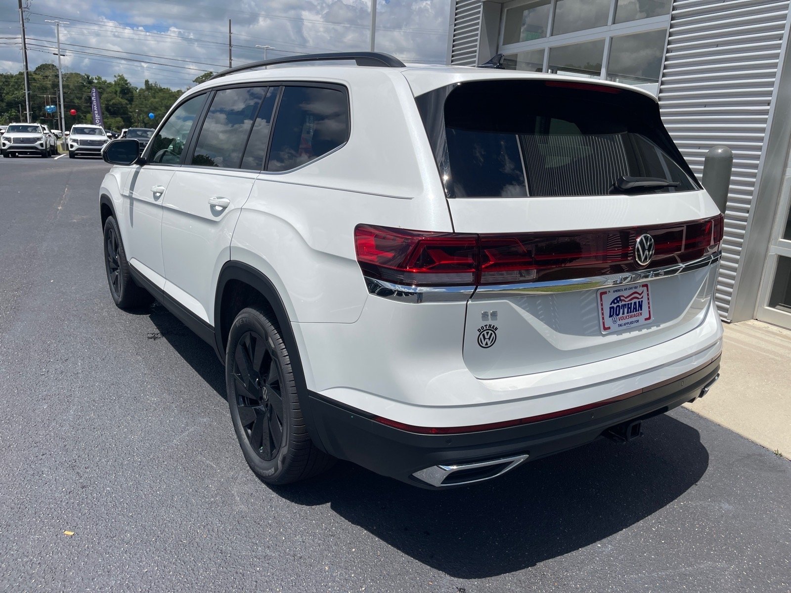 New 2026 Opal White Pearl Volkswagen SE image 13