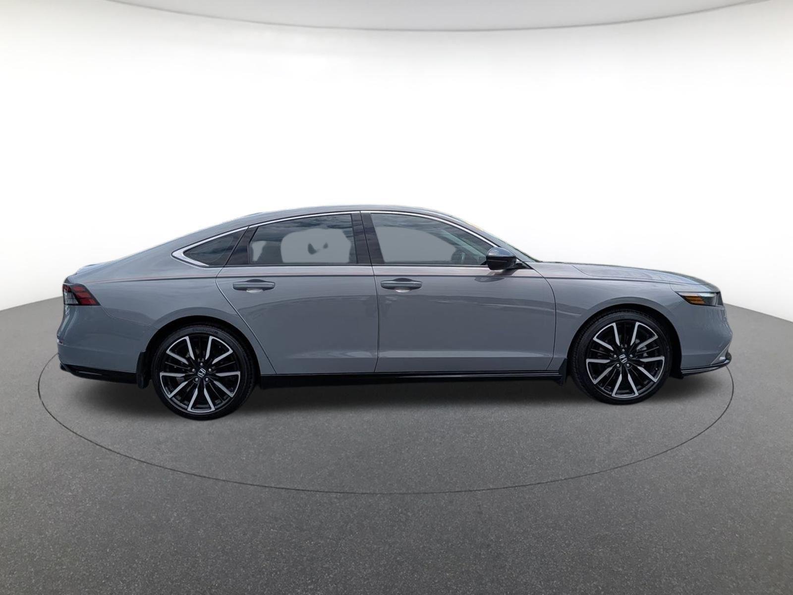 Used 2024 Urban Gray Pearl Honda Touring image 8