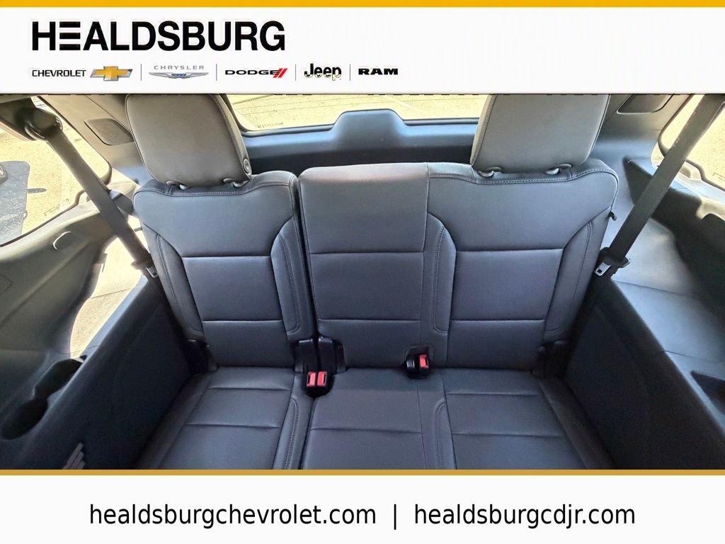Used 2025 White Chevrolet LT image 14