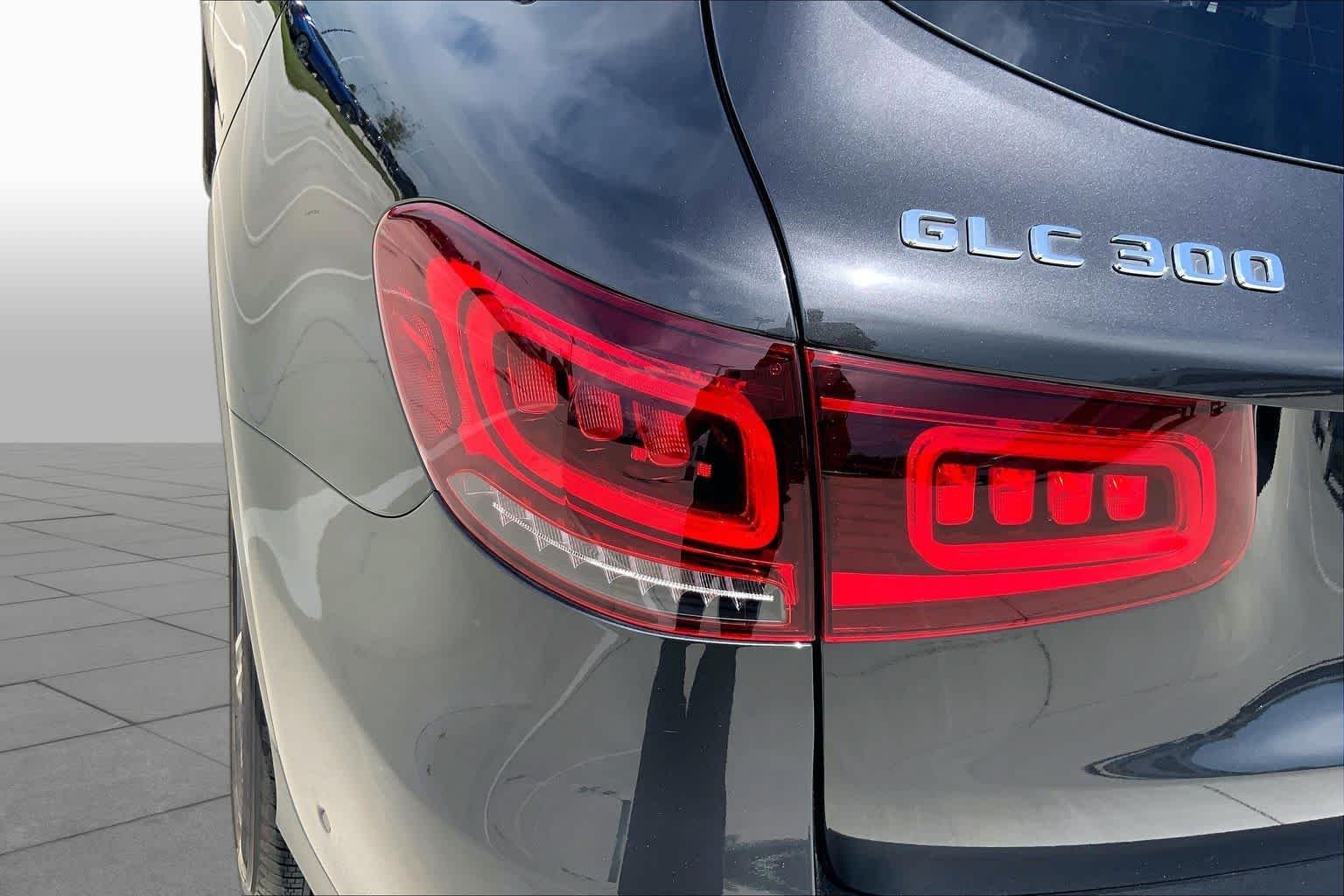 Used 2021 Graphite Grey Metallic Mercedes-Benz GLC 300 image 25