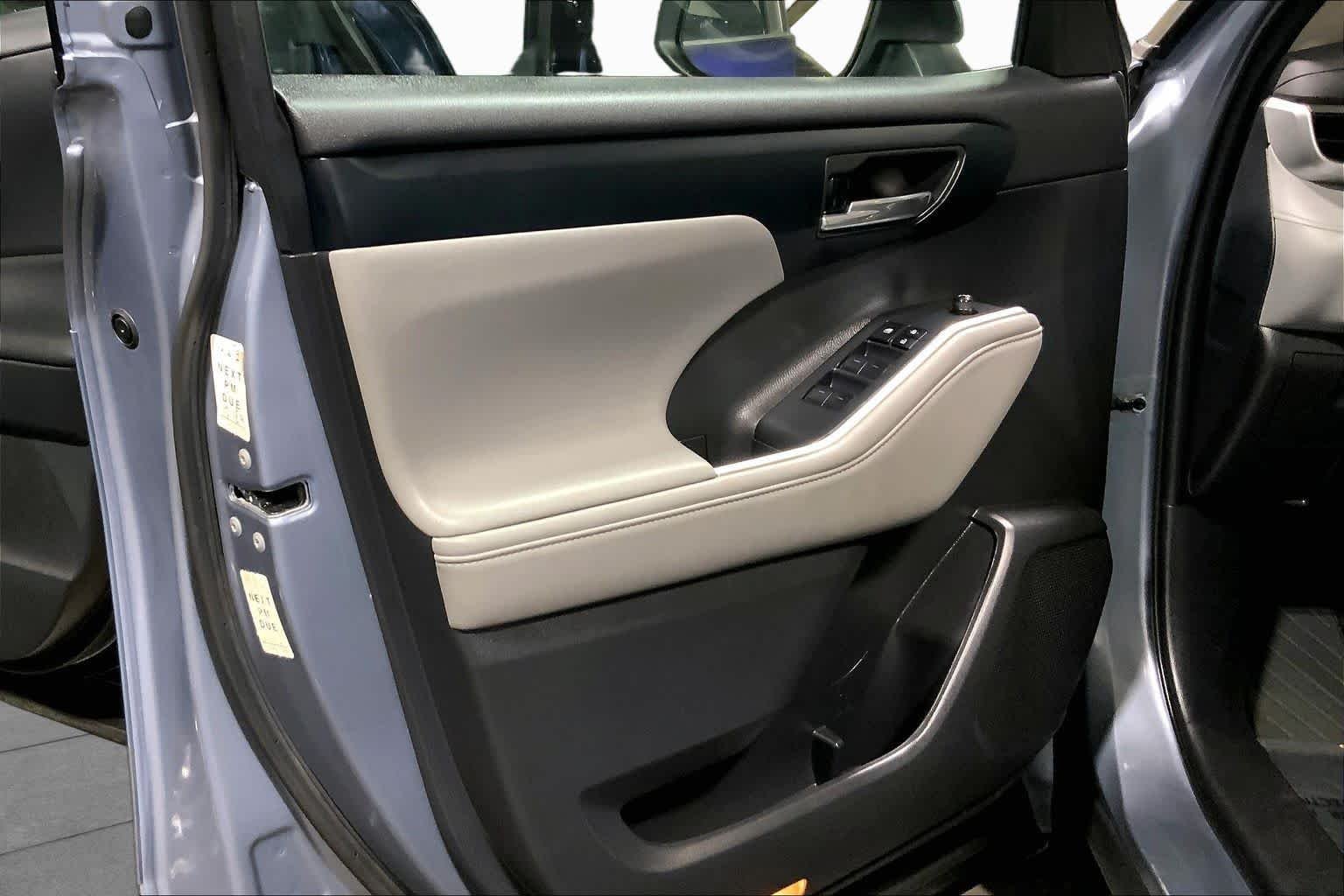 Used 2022 Moon Dust Toyota XLE image 22