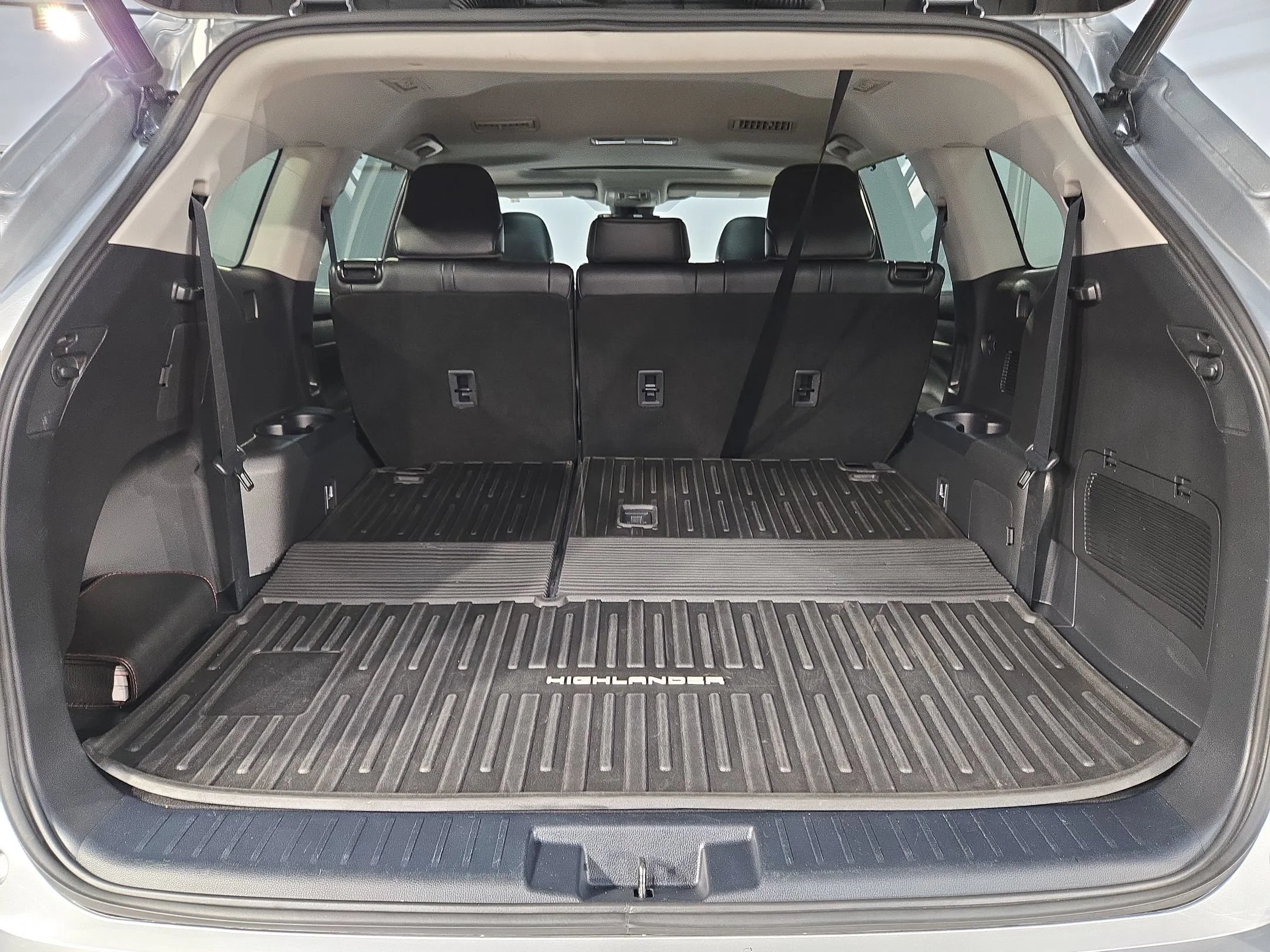Used 2022 Celestial Silver Metallic Toyota XLE image 18