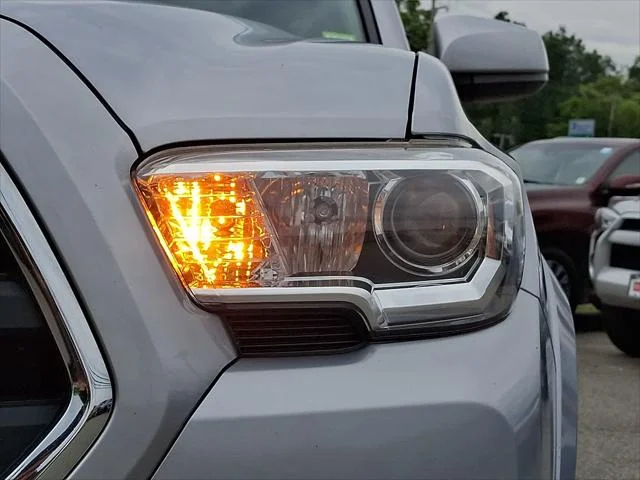 Certified Used 2017 SILVER ME Toyota  image 11