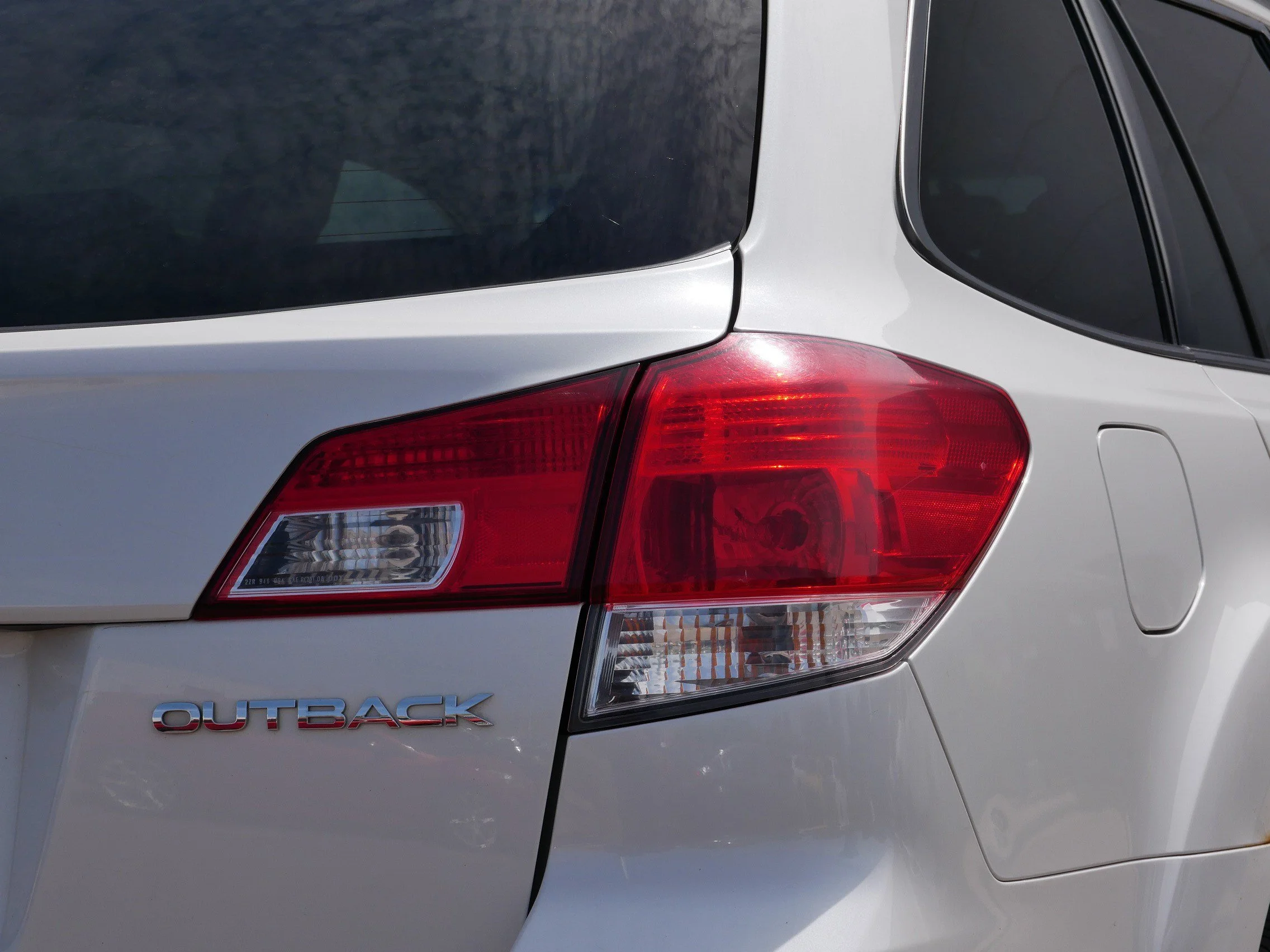 Used 2013 Satin White Pearl Subaru 2.5i Premium image 17