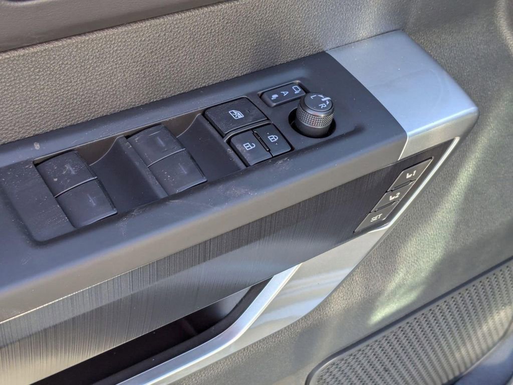 2025 Toyota Tundra Platinum - Photo 13