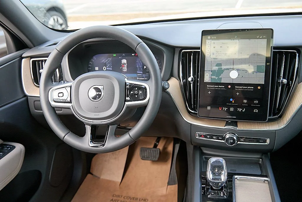 New 2026 Crystal White Volvo Plus image 26