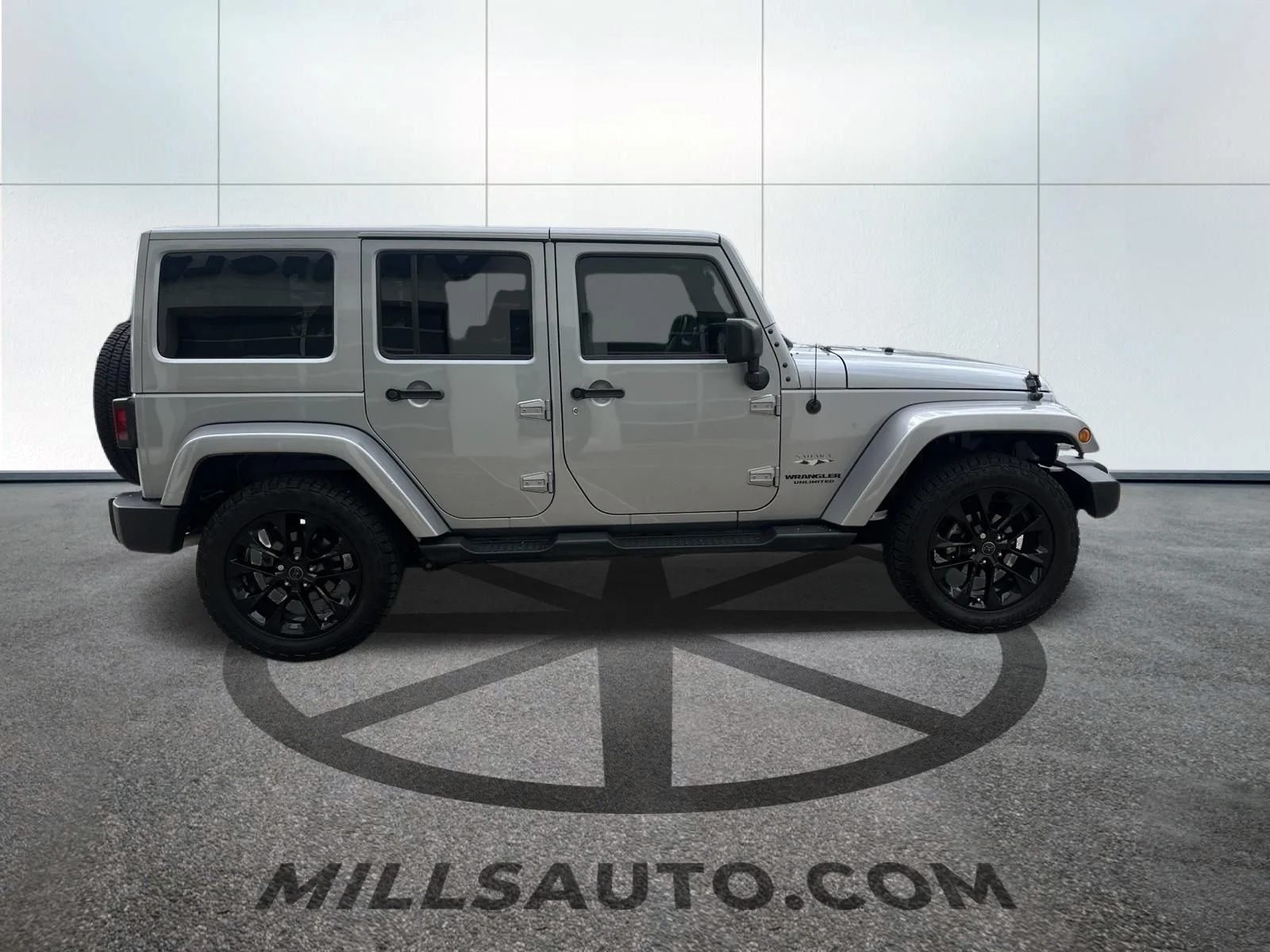 Used 2016 Billet Silver Metallic Clearcoat Jeep Unlimited Sahara image 3