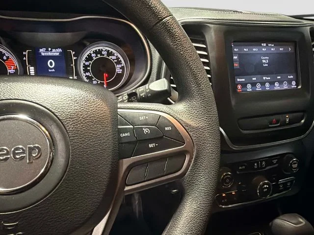 Used 2021 Blue Jeep Latitude image 27