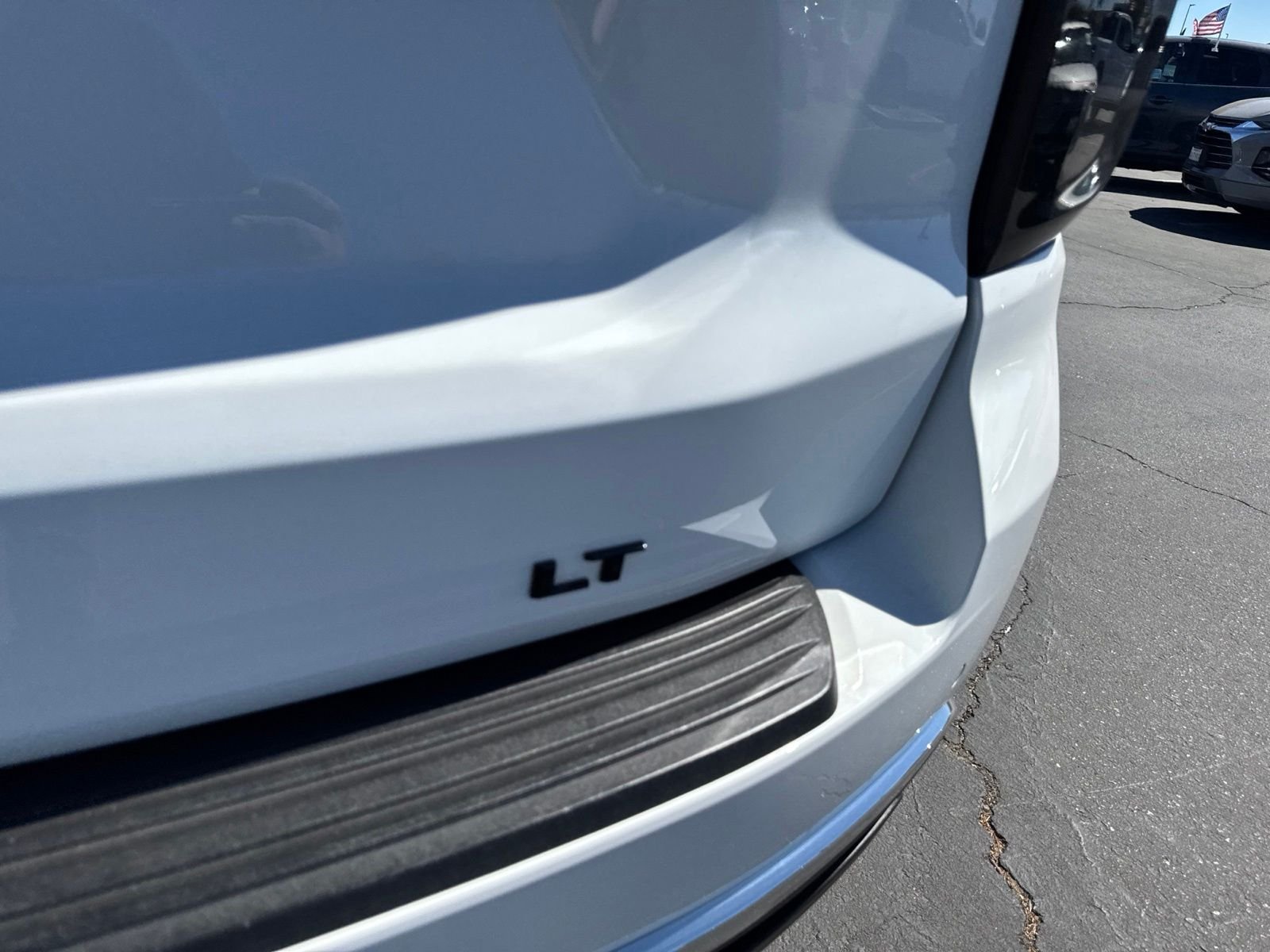 Used 2023 Summit White Chevrolet LT image 9