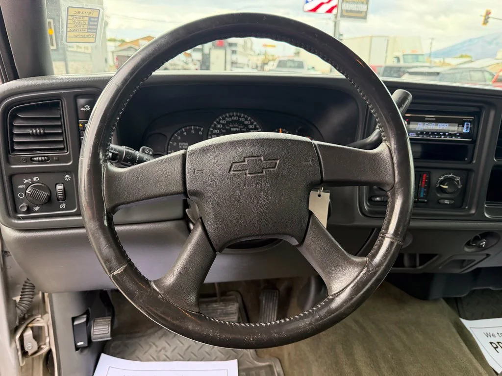 Used 2005 Silver Chevrolet LS image 13