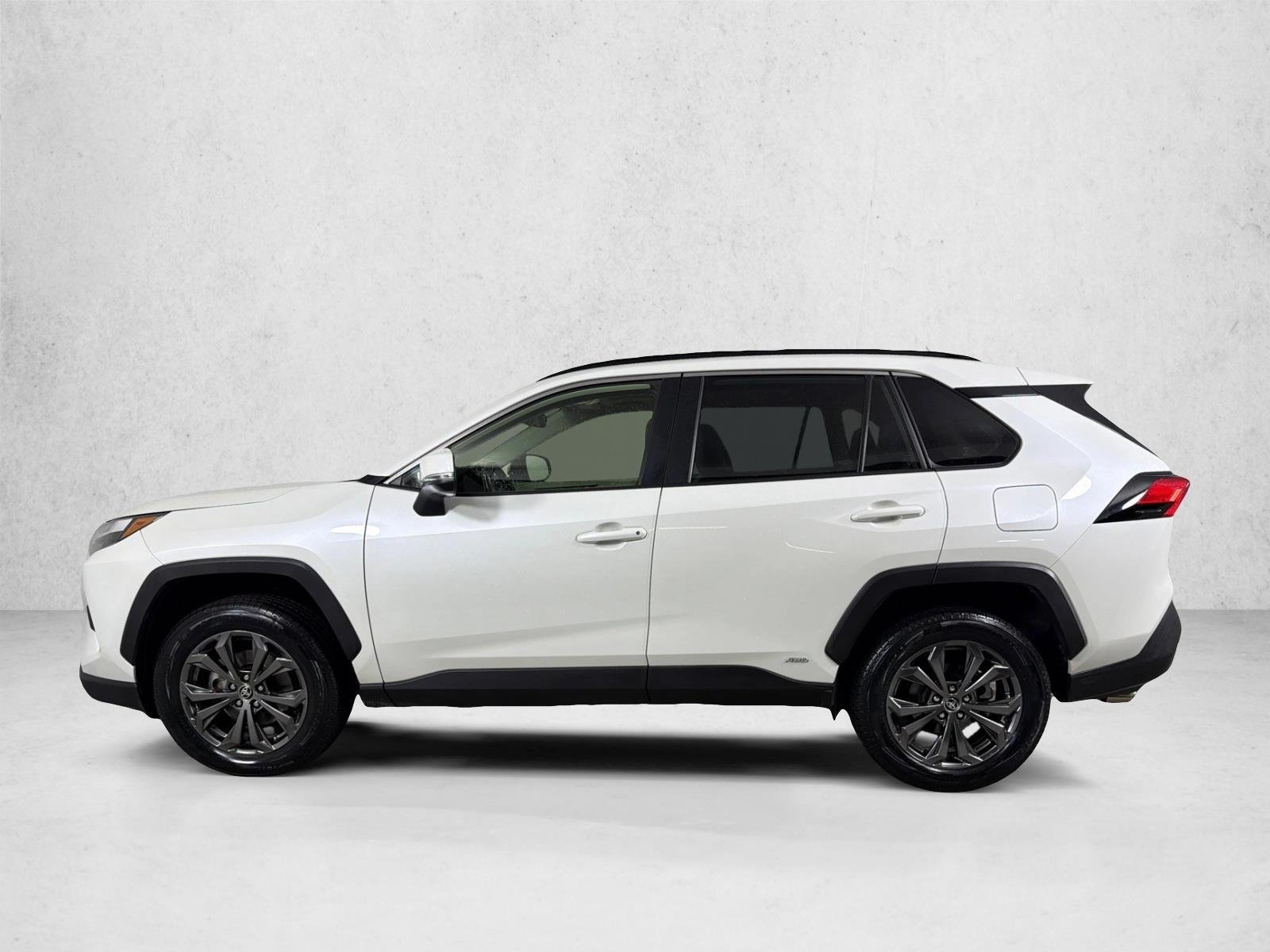 Used 2022  Toyota Hybrid XLE Premium image 7