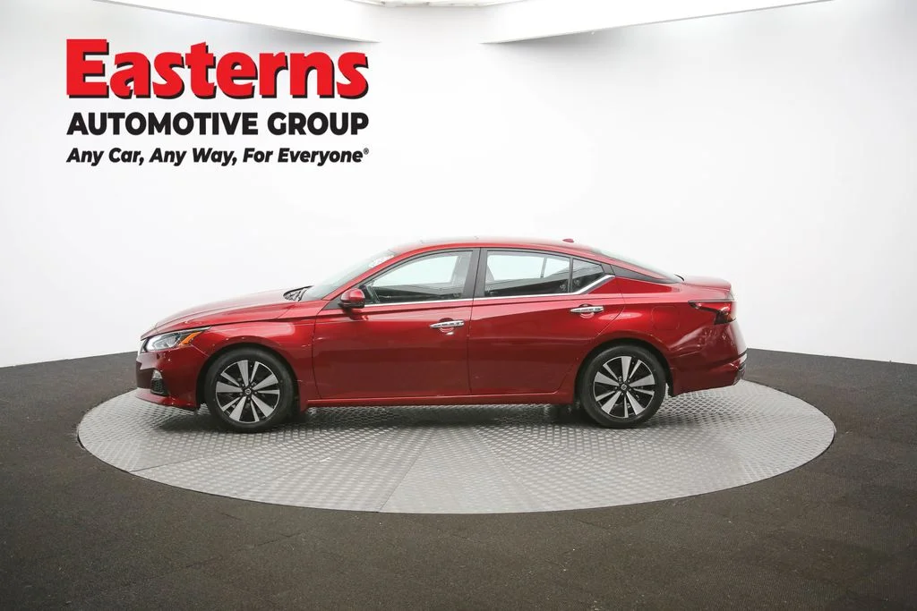 Used 2021 Red Nissan 2.5 SV image 59