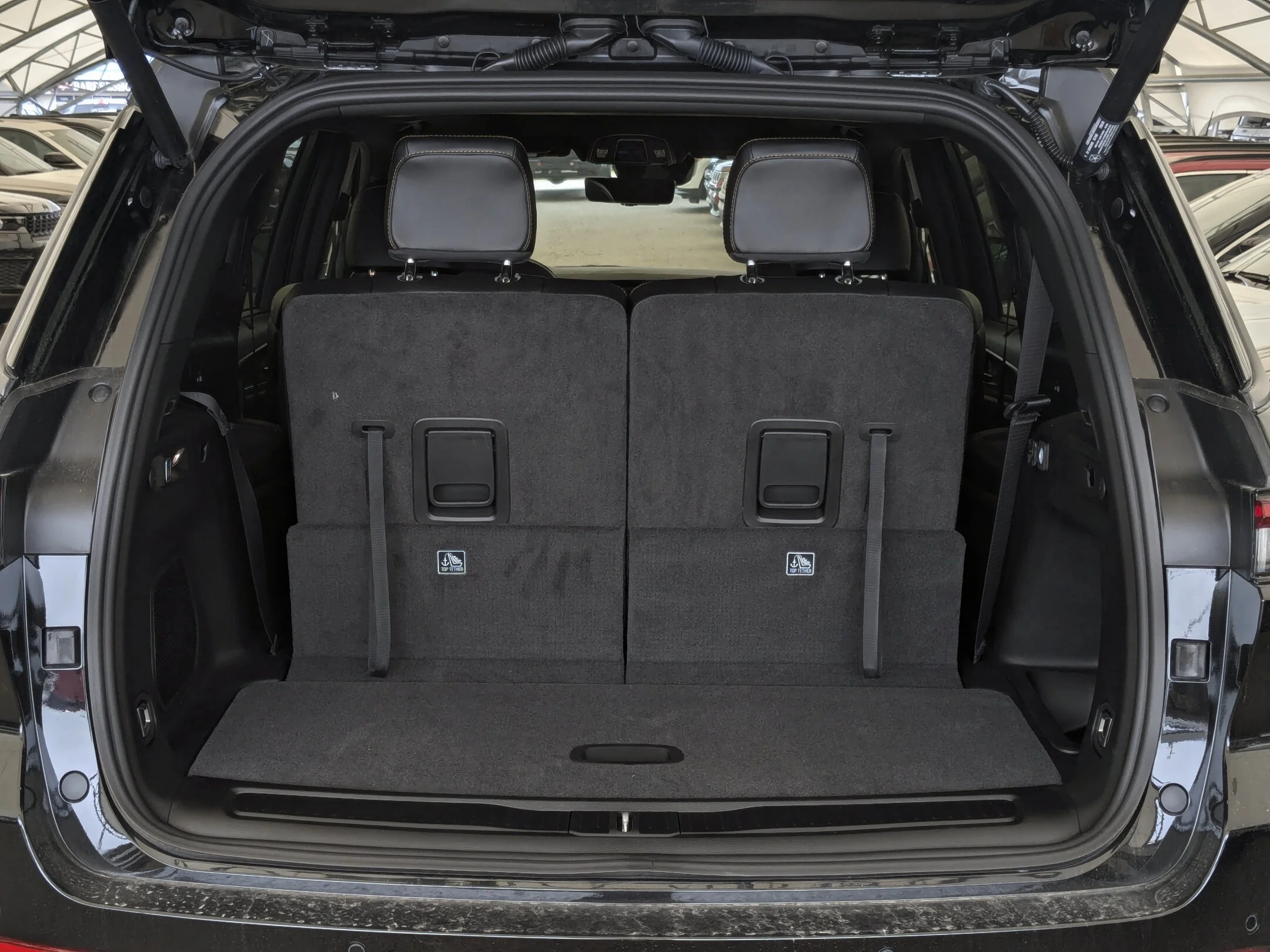 New 2026 Black Jeep 85th Anniversary - - Pkg 2C7 - CommandView Pano Sunroof - 2nd Row Captains - Trailer Tow & More! image 31
