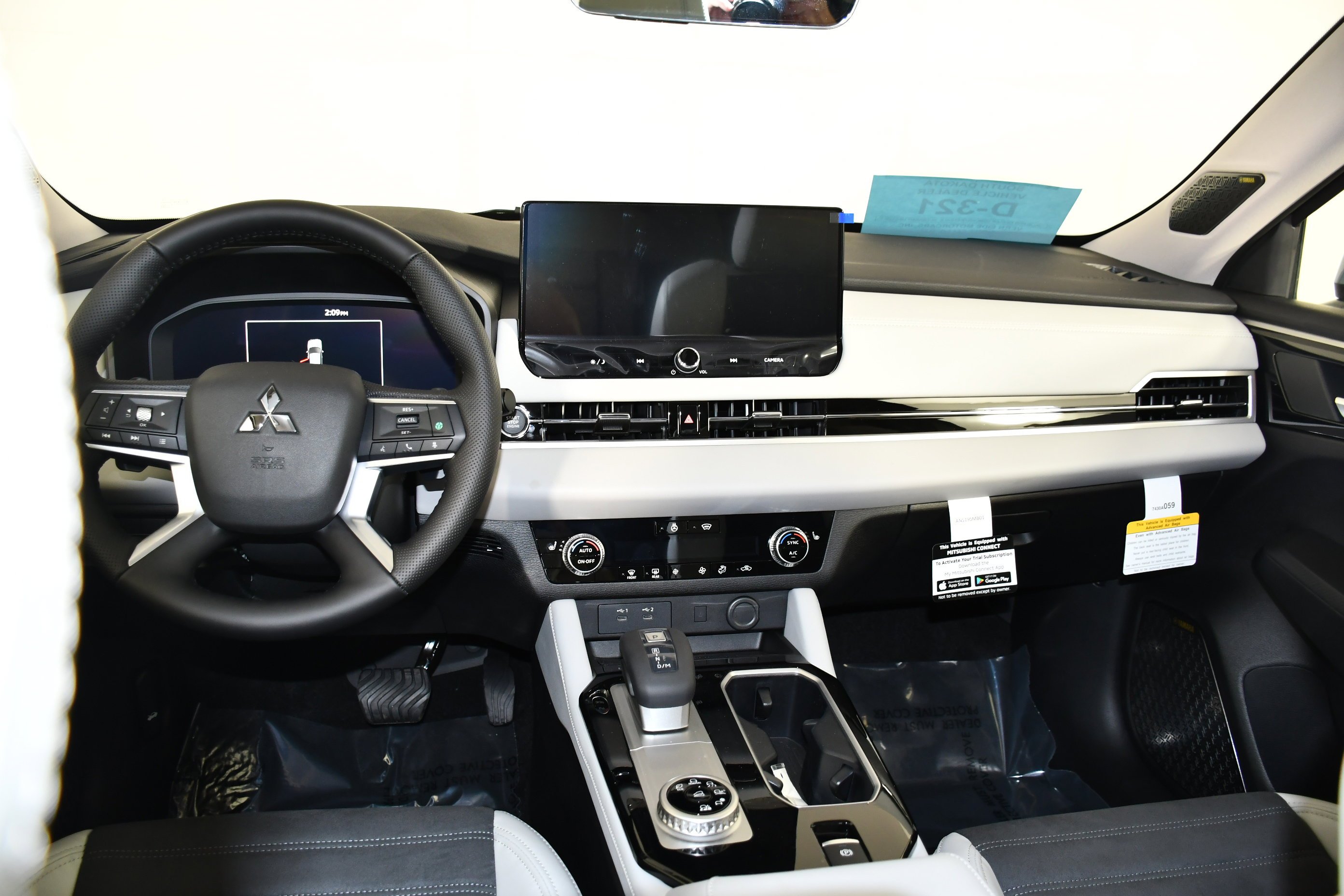 New 2026 Moonstone Gray Metallic Mitsubishi SE image 11