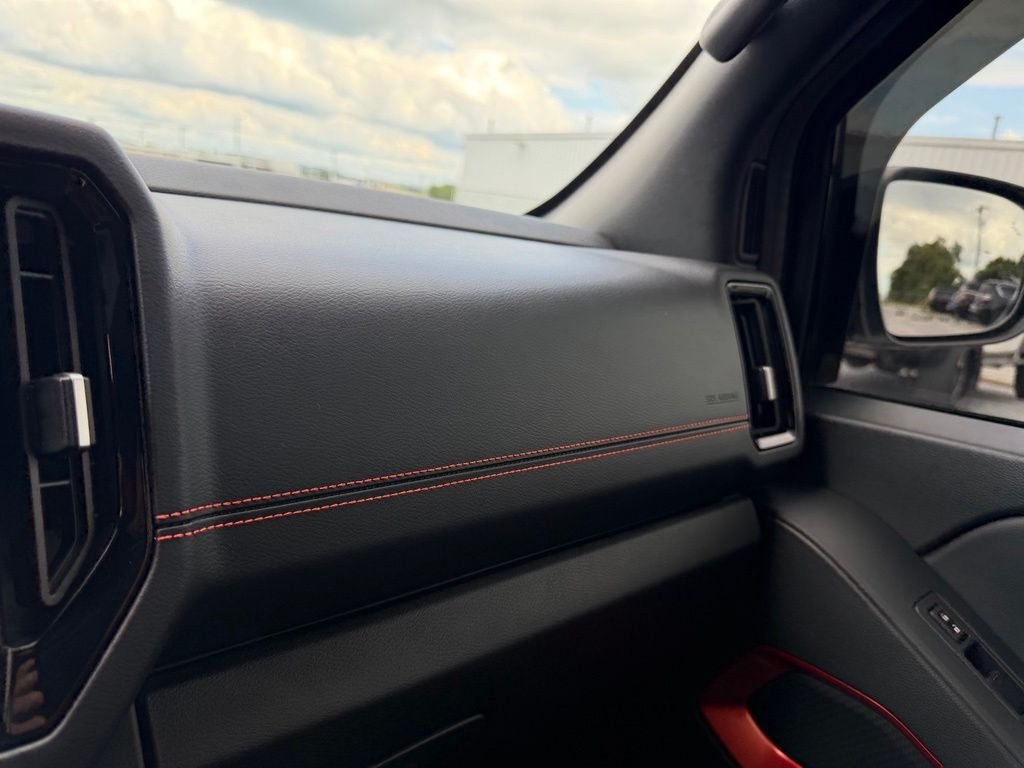 Used 2025 White Nissan PRO-4X image 27