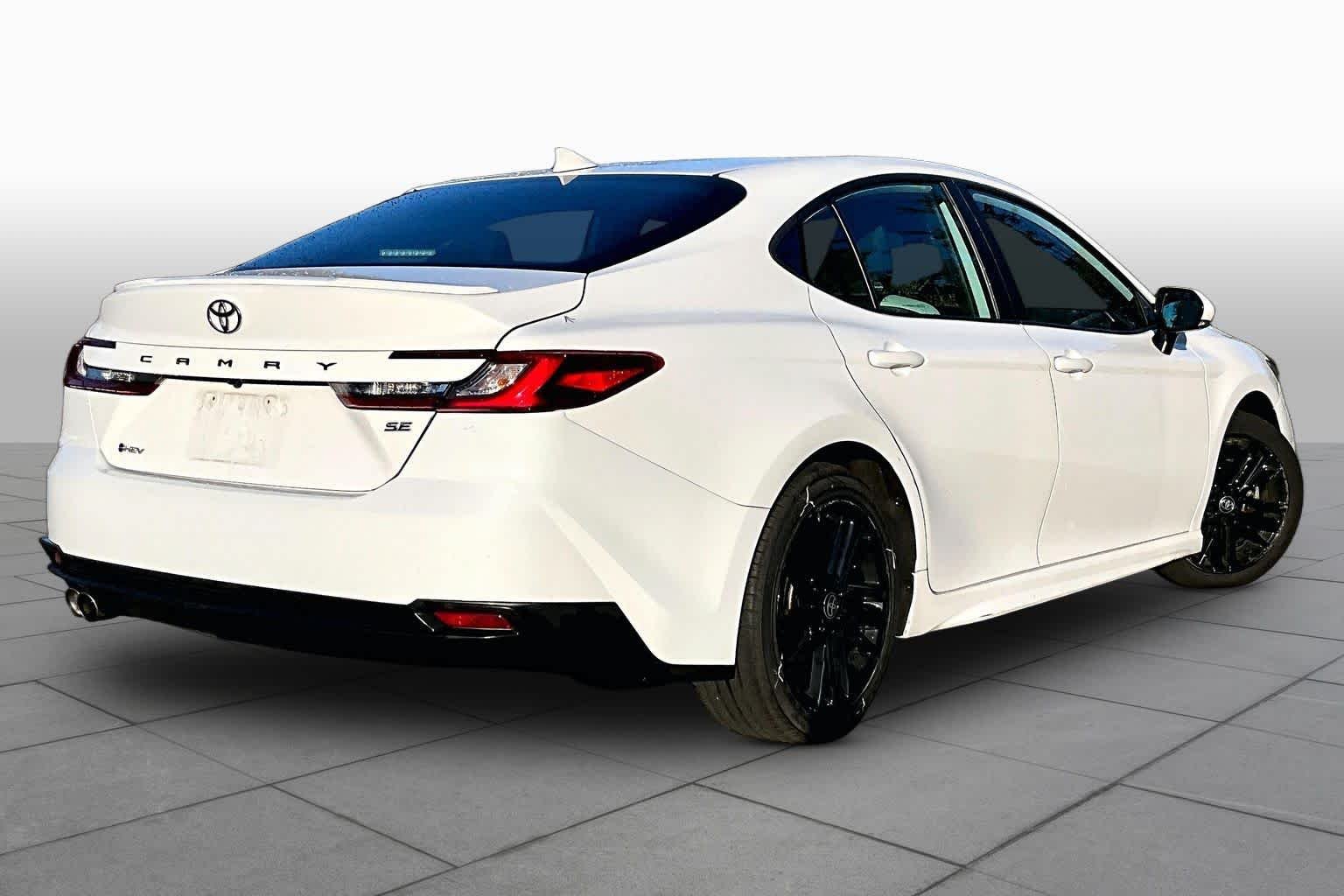 Used 2025 Ice Cap Toyota SE image 13