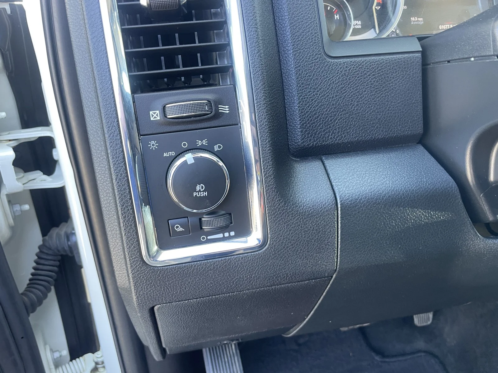 Used 2016 Pearl White Ram Laramie image 18