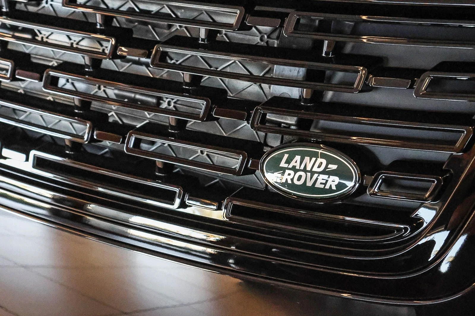 New 2026 Santorini Black Land Rover S image 13