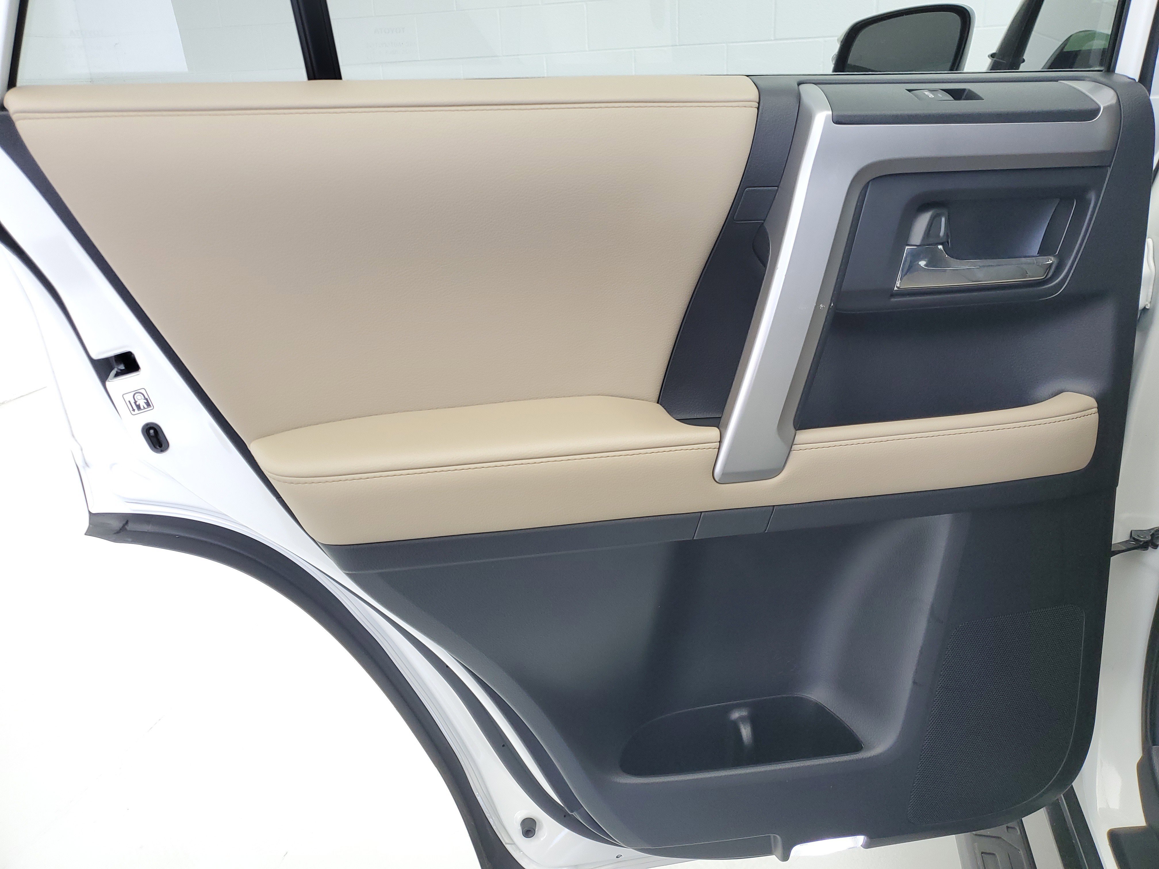 Used 2023 Ice Cap Toyota SR5 Premium image 14