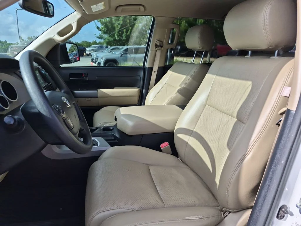 Used 2012 White Toyota Grade image 22