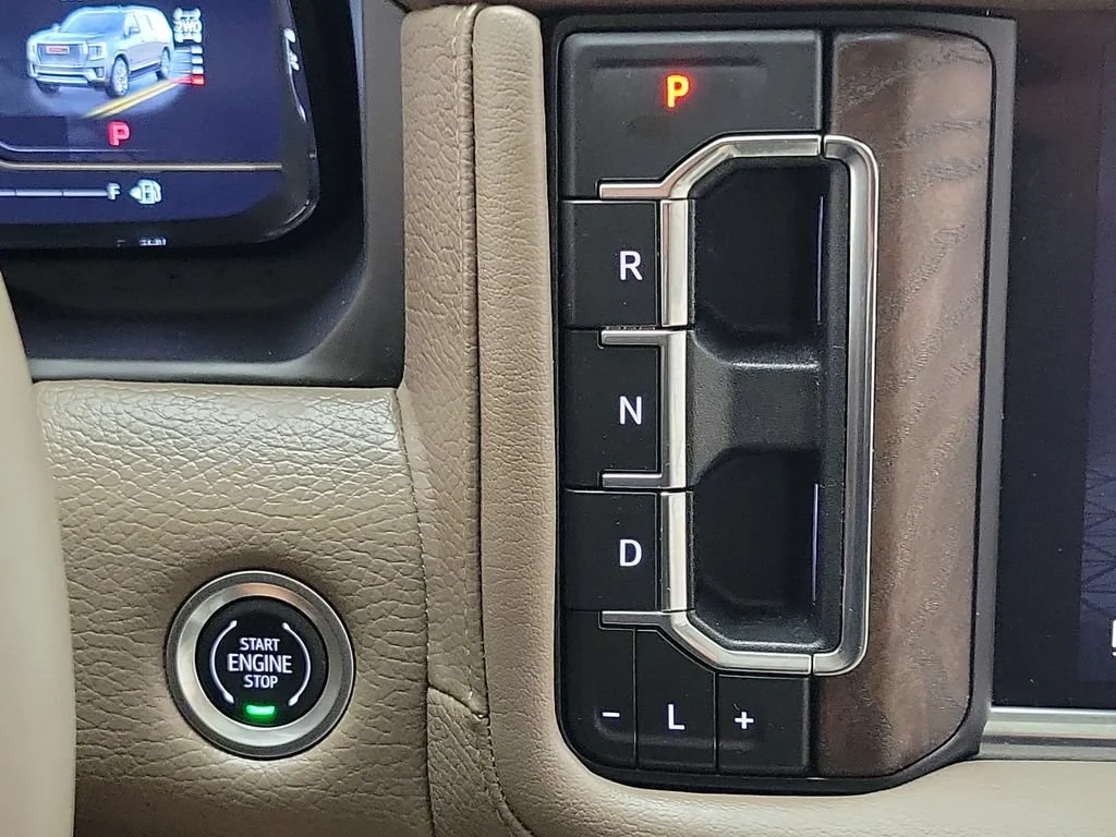 2024 GMC Yukon Denali - Photo 21