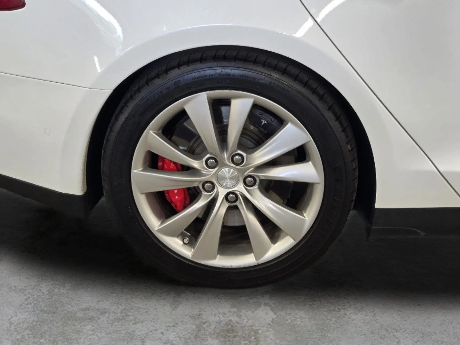 Used 2015 White Tesla P85D image 13