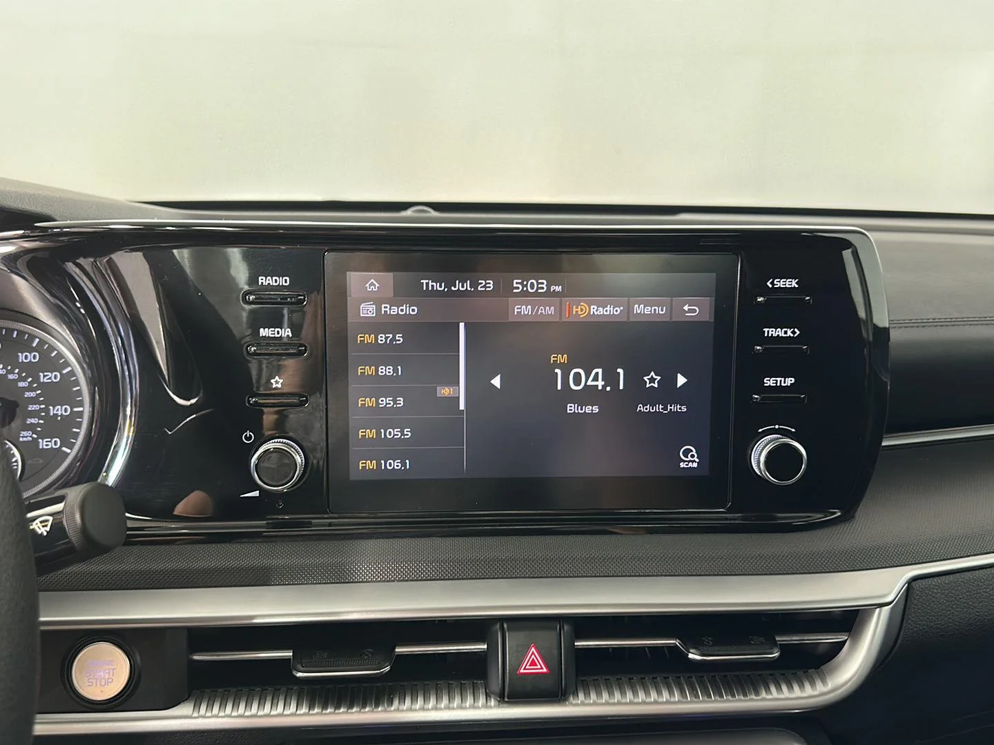 Used 2023 Everlasting Silver Kia LXS image 16