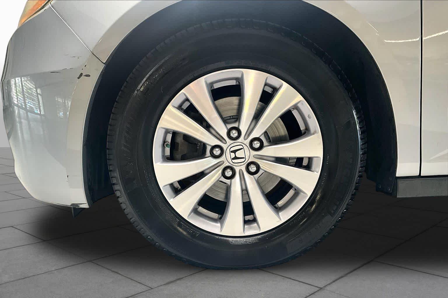 Used 2016  Honda SE image 9