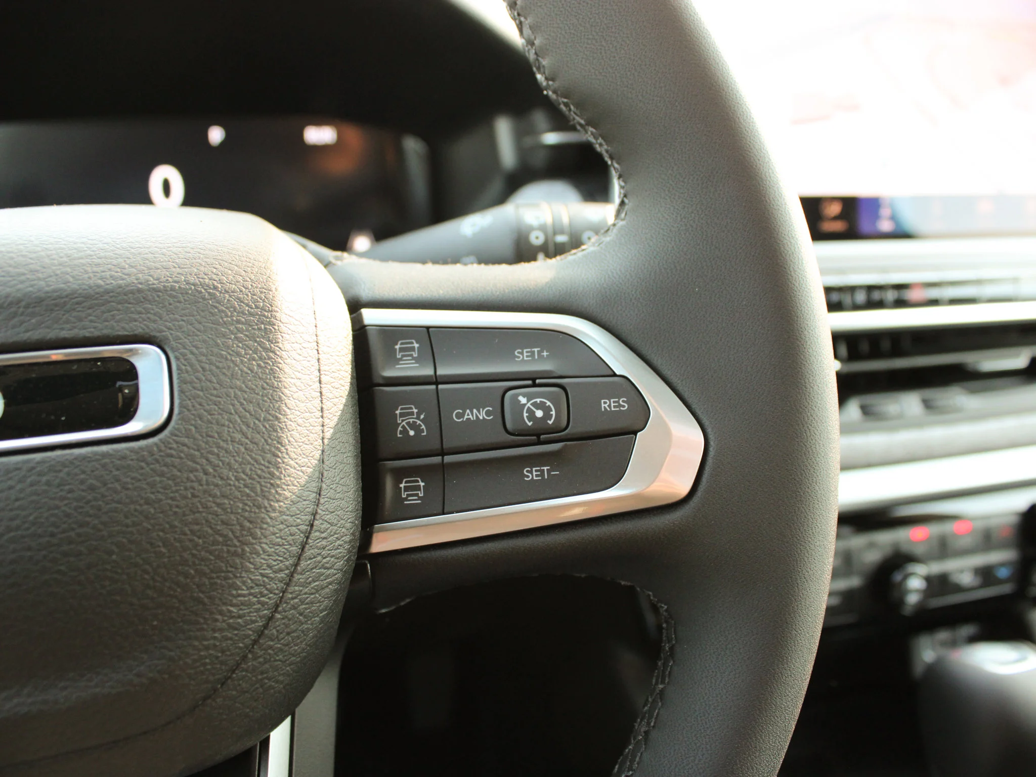 New 2026 White Jeep North* 4x4, Pano Sunroof, Remote Start, Alpine Audio, Heated Seats image 16